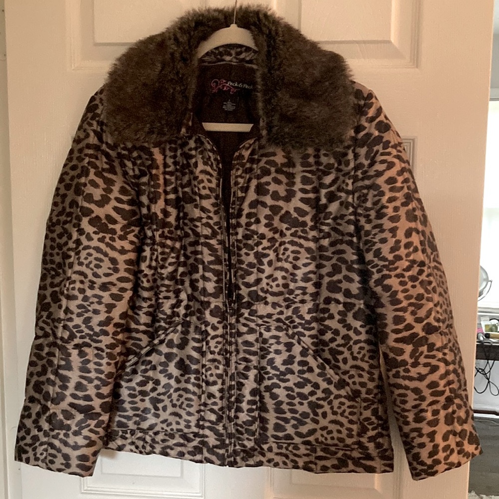 Lightweight, quilted leopard print jacket, size Large